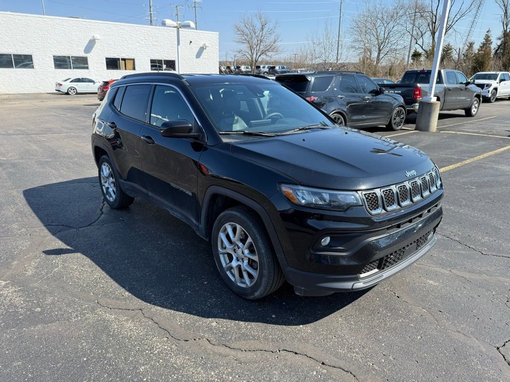 Used 2023 Jeep Compass Latitude image 4