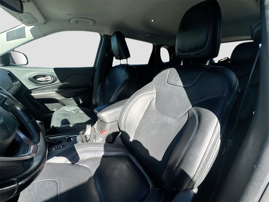 Used 2021 Jeep Cherokee Latitude Lux w/ Comfort/Convenience Group image 18