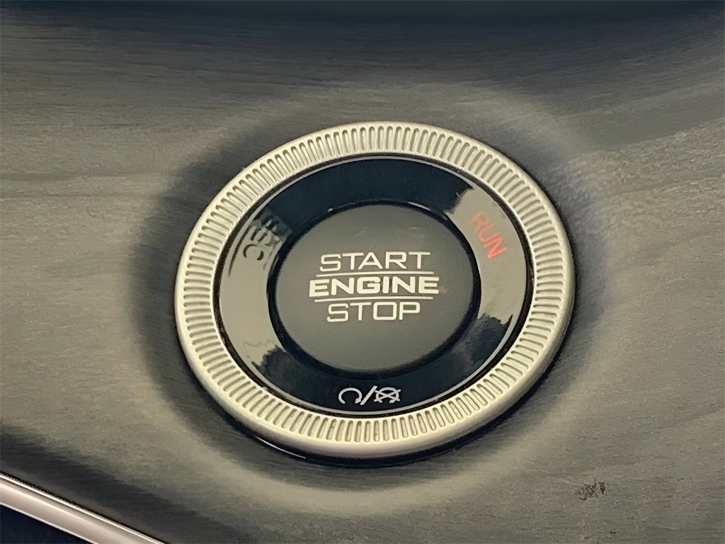 Used 2022 Jeep Grand Cherokee Overland w/ Luxury Tech Group IV image 39