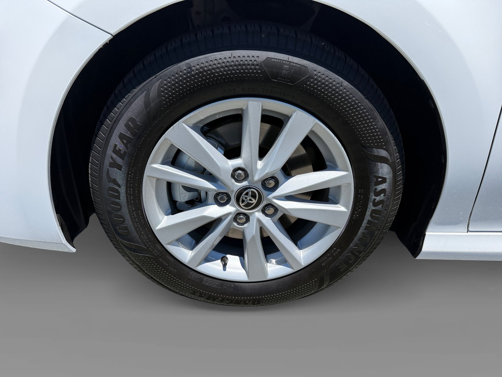 Used 2026 Toyota Camry LE FWD image 9