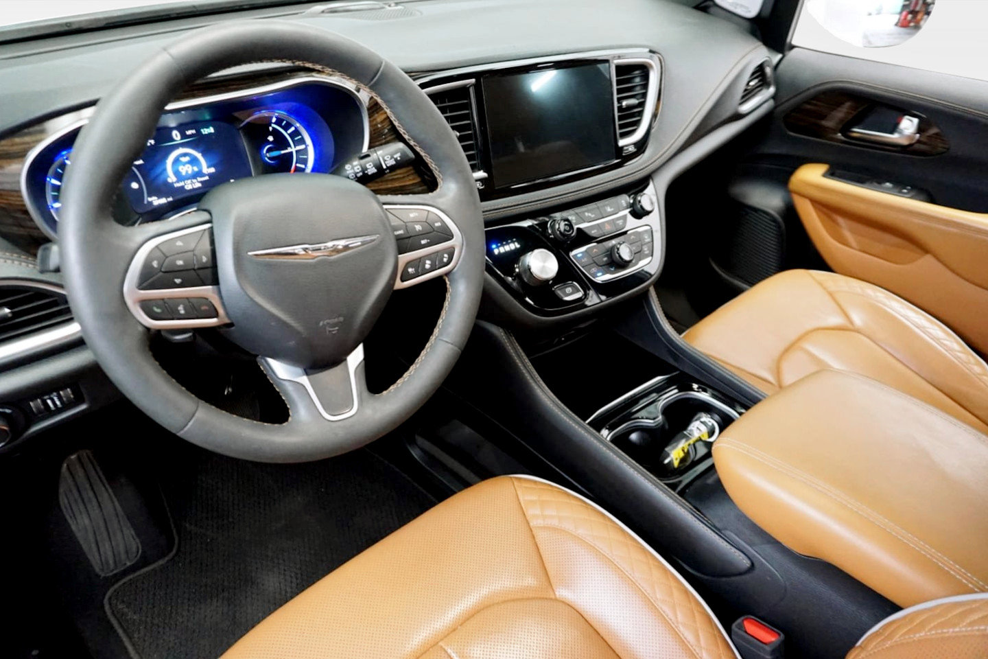 Used 2022 Chrysler Pacifica Pinnacle FWD image 9