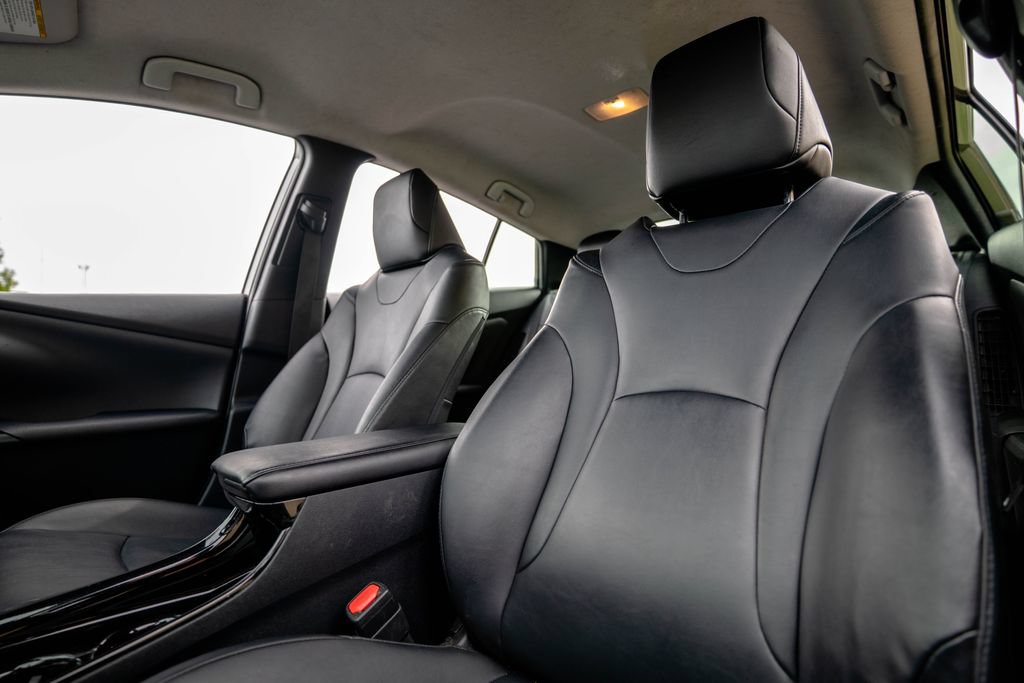 Used 2018 Toyota Prius Prime Premium FWD image 6