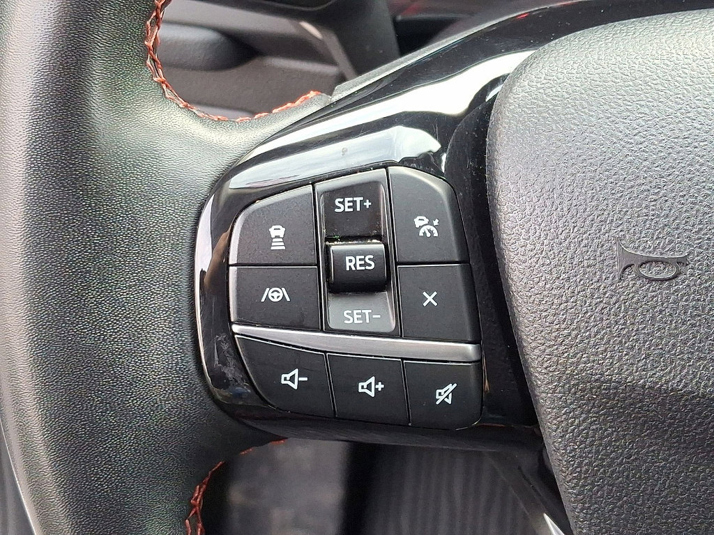 Certified 2022 Ford Escape SEL w/ SEL Stealth AWD Package image 17