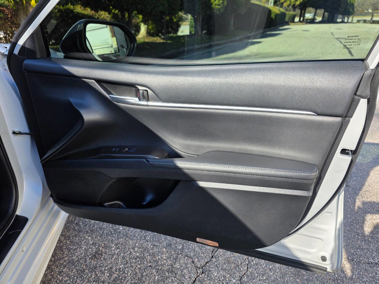 Used 2022 Toyota Camry XSE image 30