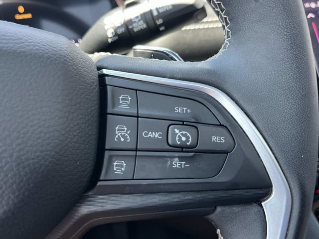 Used 2023 Jeep Grand Cherokee L Laredo AWD/4WD image 38