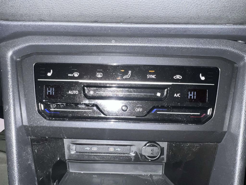 Used 2023 Volkswagen Tiguan SE R-Line image 28