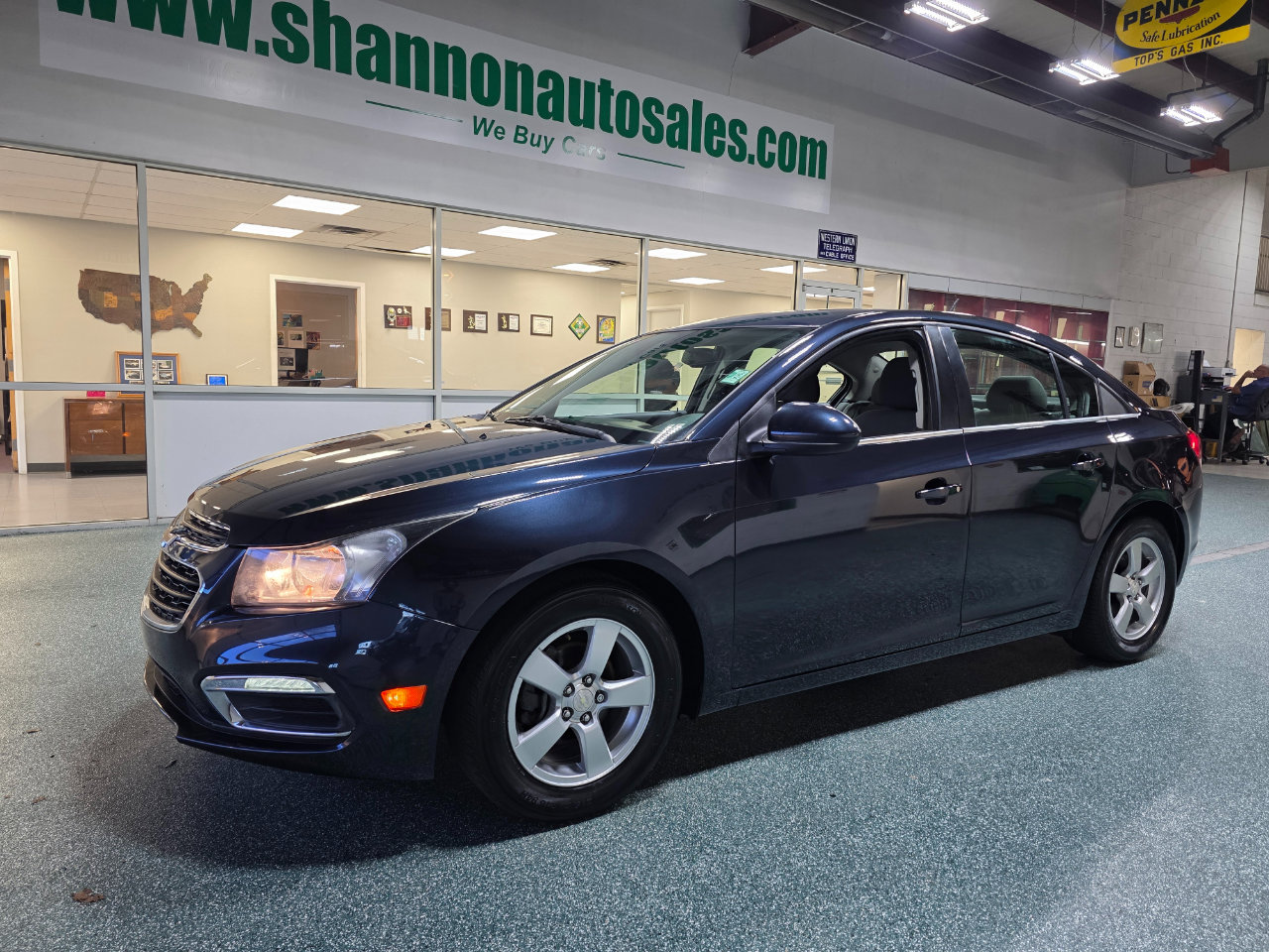 Used 2016 Chevrolet Cruze LT w/ Technology Package image 2