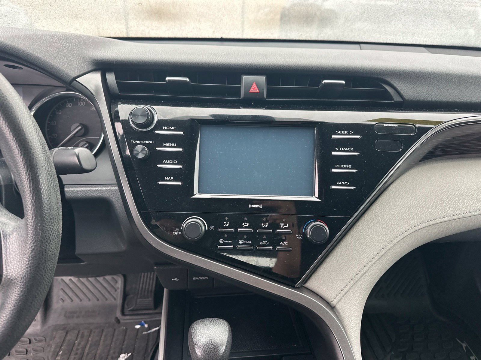 Used 2020 Toyota Camry LE FWD image 9