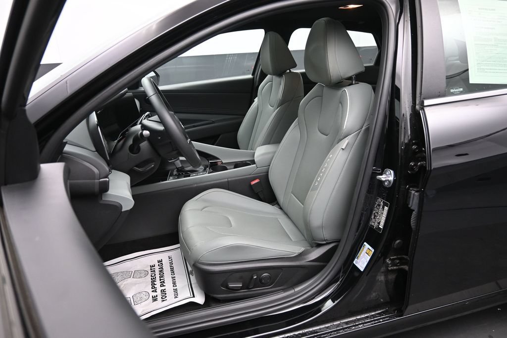 Certified 2026 Hyundai Elantra Limited w/ Cargo Package FWD image 21