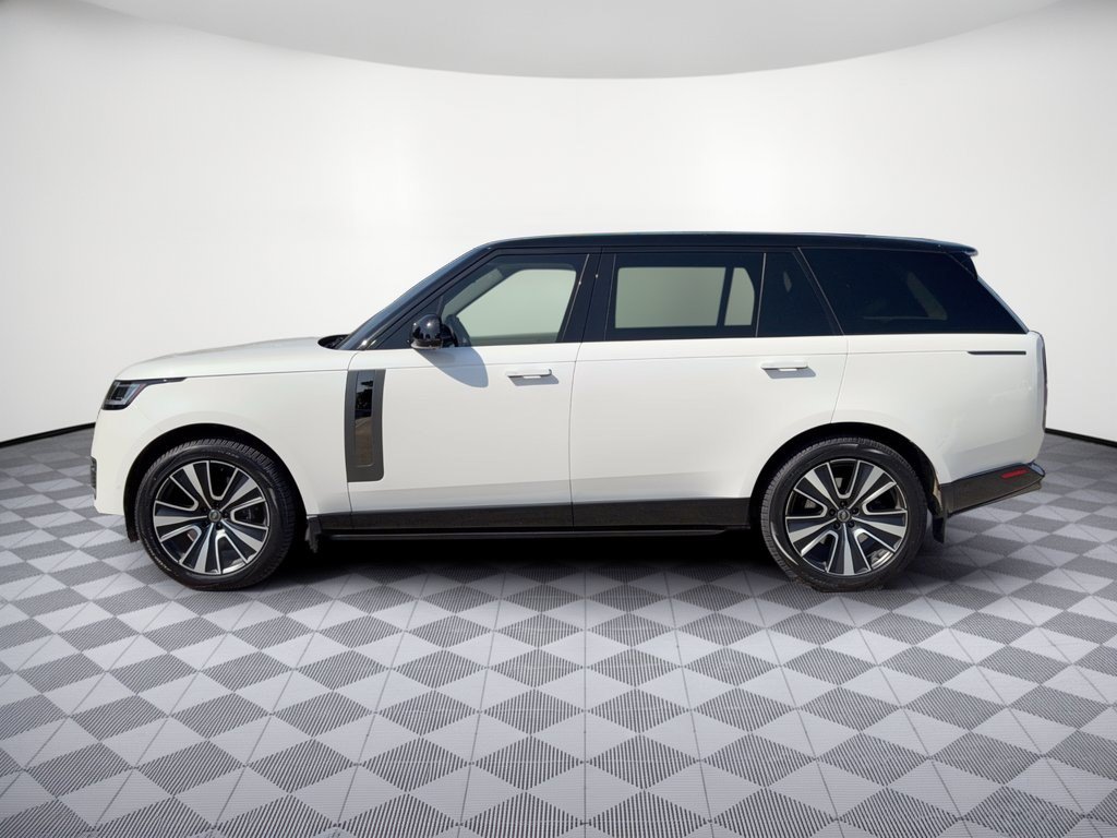 Used 2023 Land Rover Range Rover SV AWD/4WD image 2