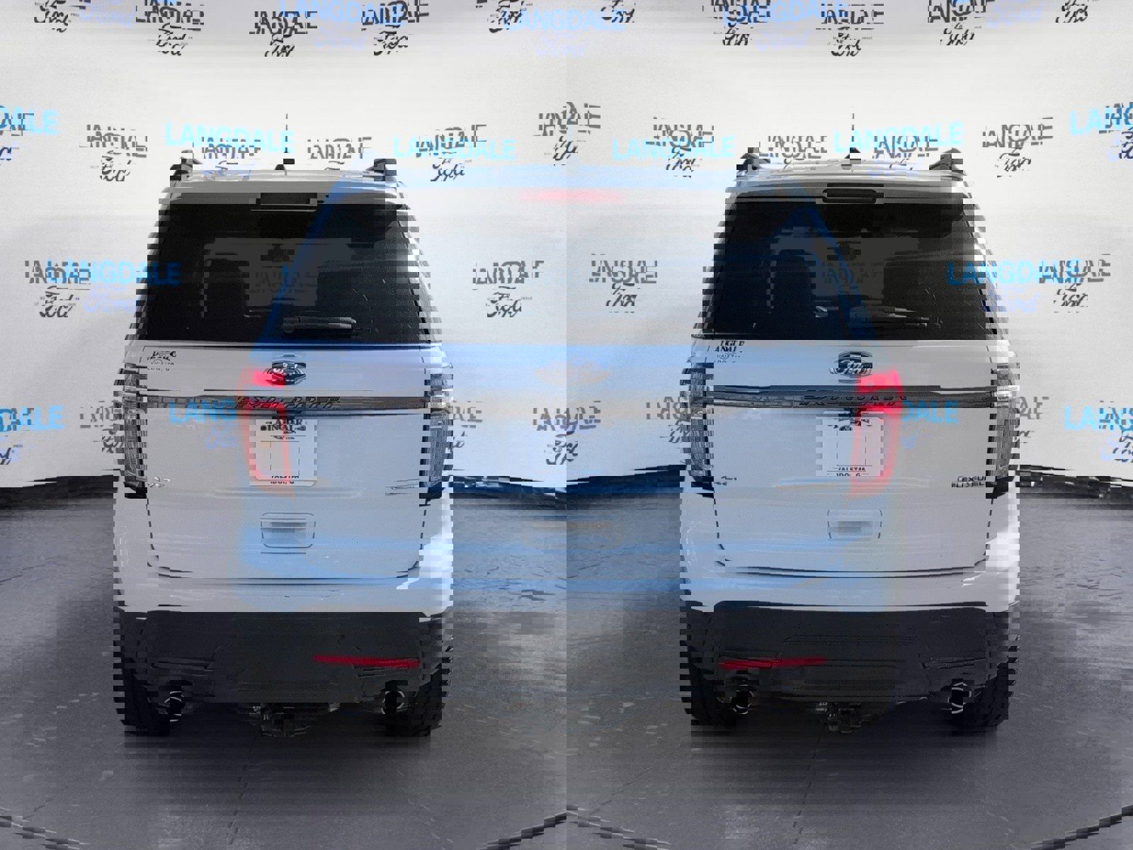 Used 2015 Ford Explorer XLT w/ Equipment Group 202A image 8