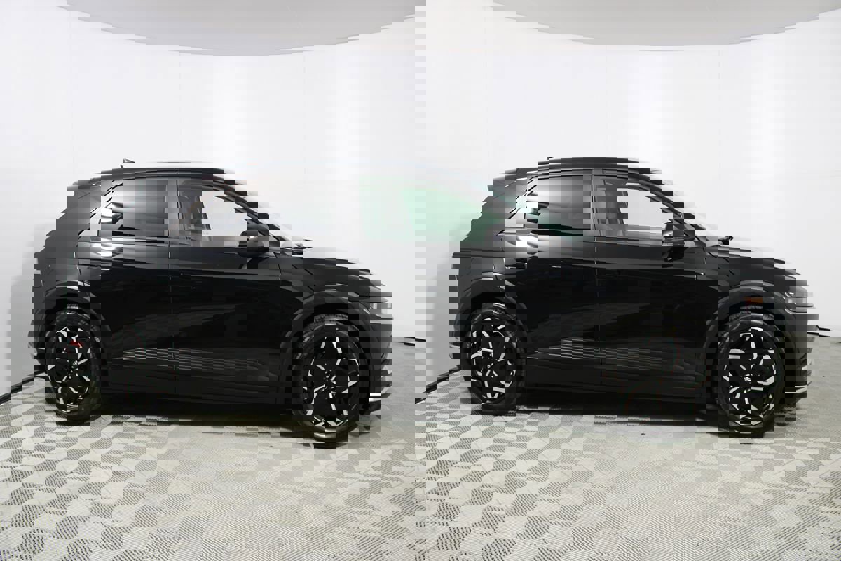 Used 2023 Hyundai Ioniq 5 SE w/ Cargo Package image 17