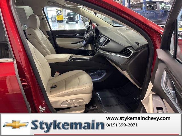 Used 2023 Buick Enclave Essence image 19