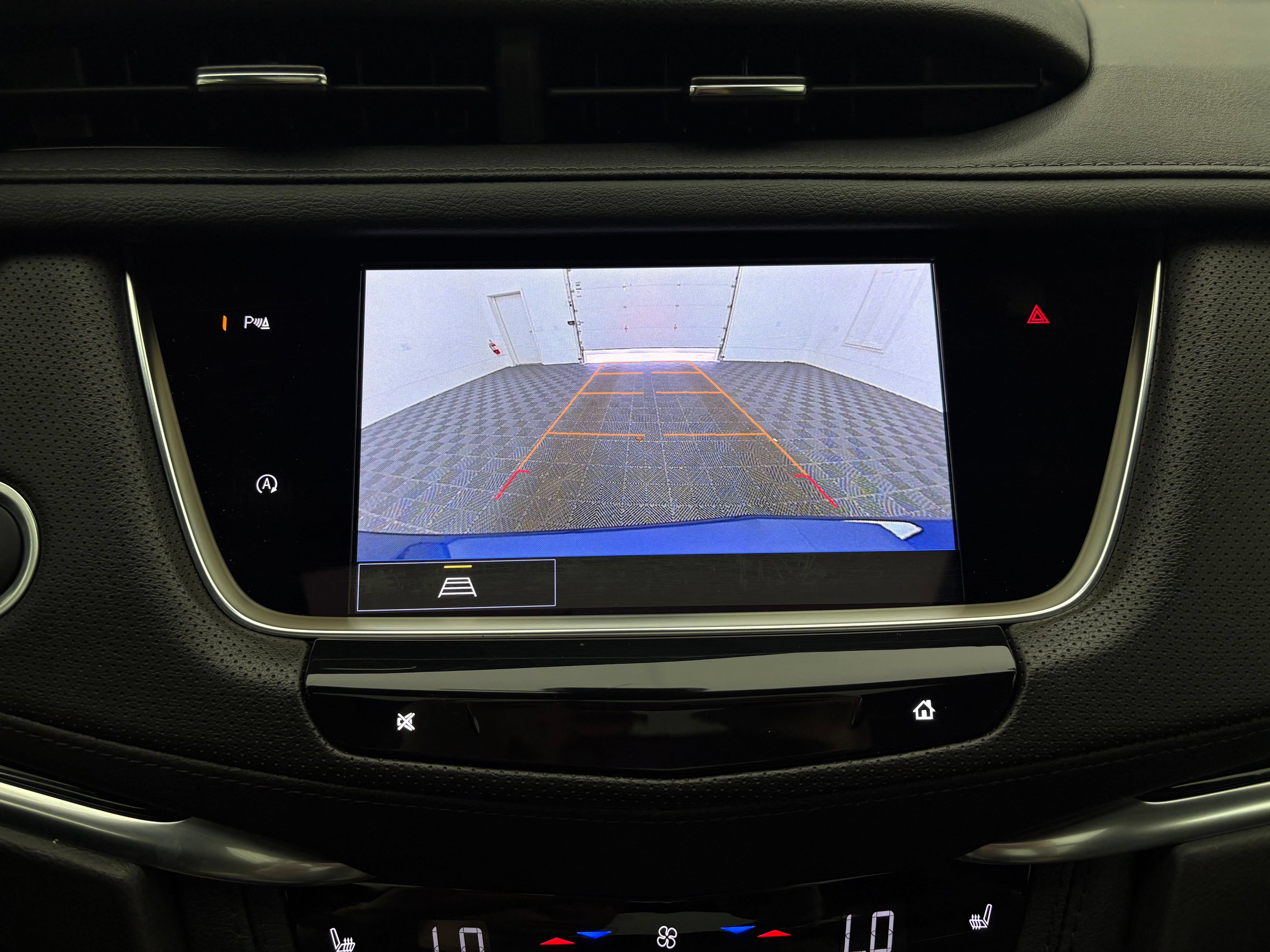 Used 2025 Cadillac XT5 Premium Luxury AWD/4WD image 4