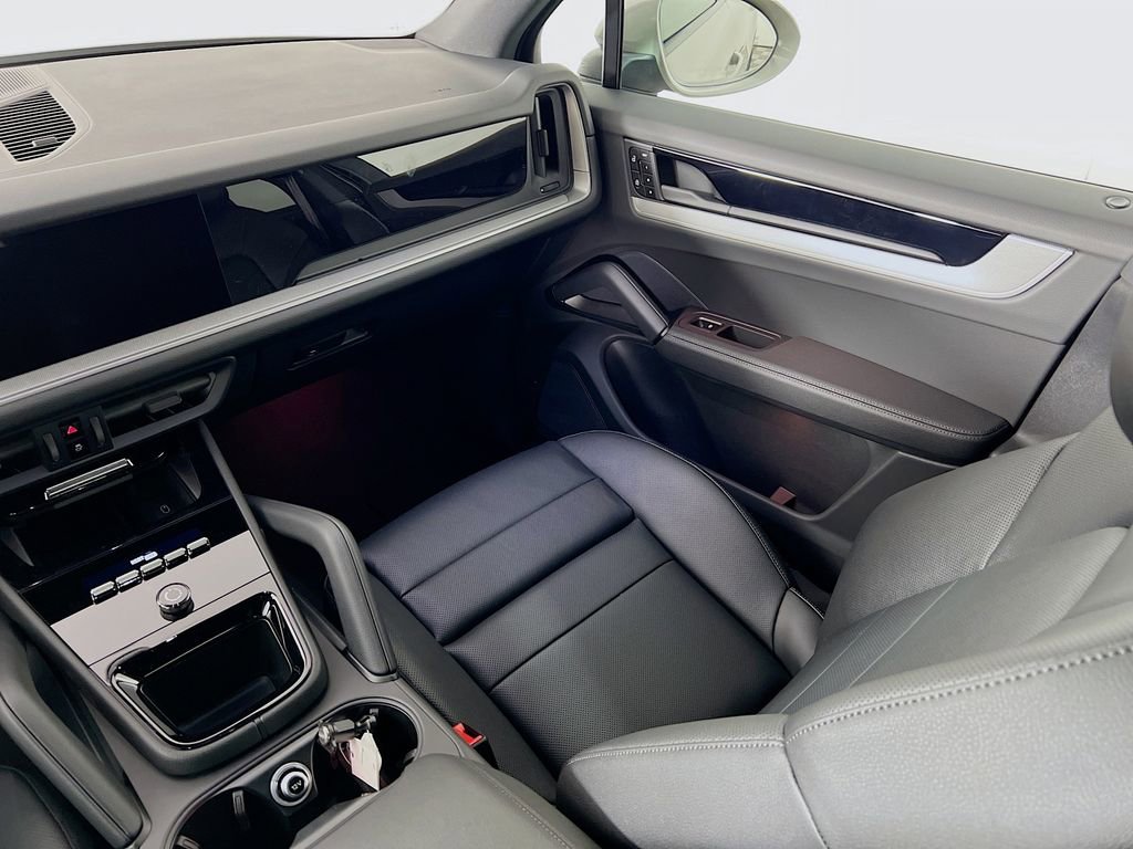 New 2026 Porsche Cayenne image 26