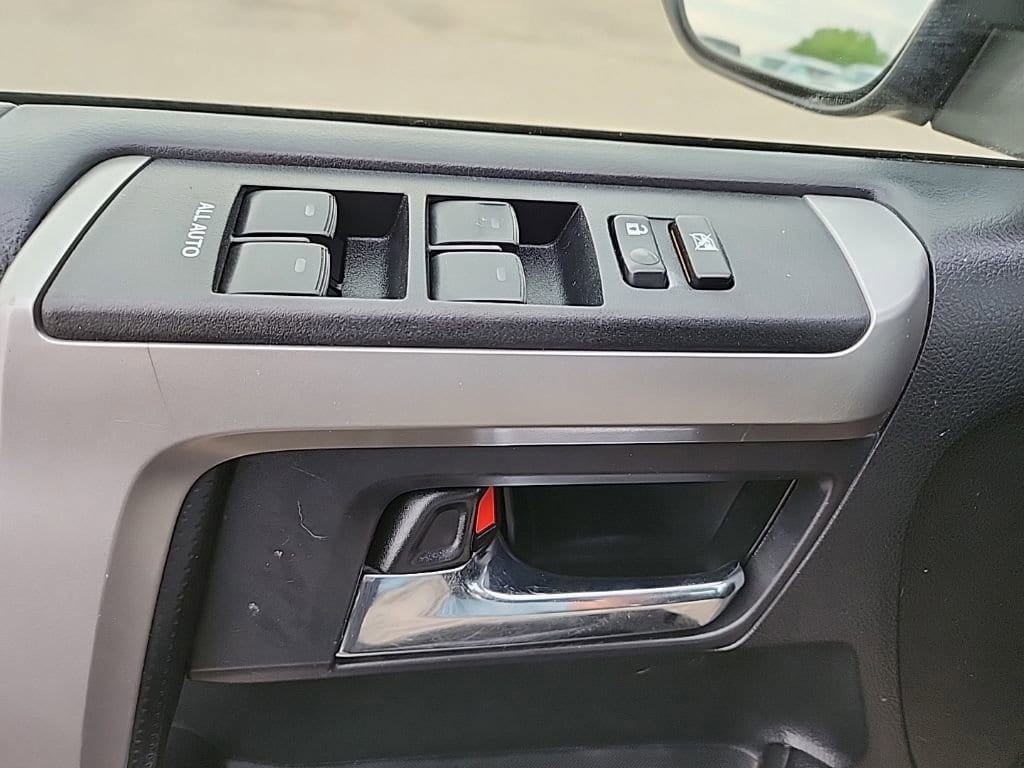 Used 2014 Toyota 4Runner SR5 AWD/4WD image 28