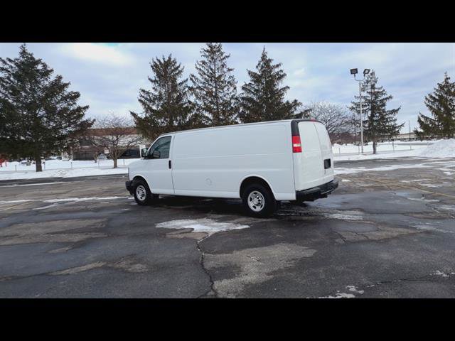 Used 2017 Chevrolet Express 3500 Extended image 28