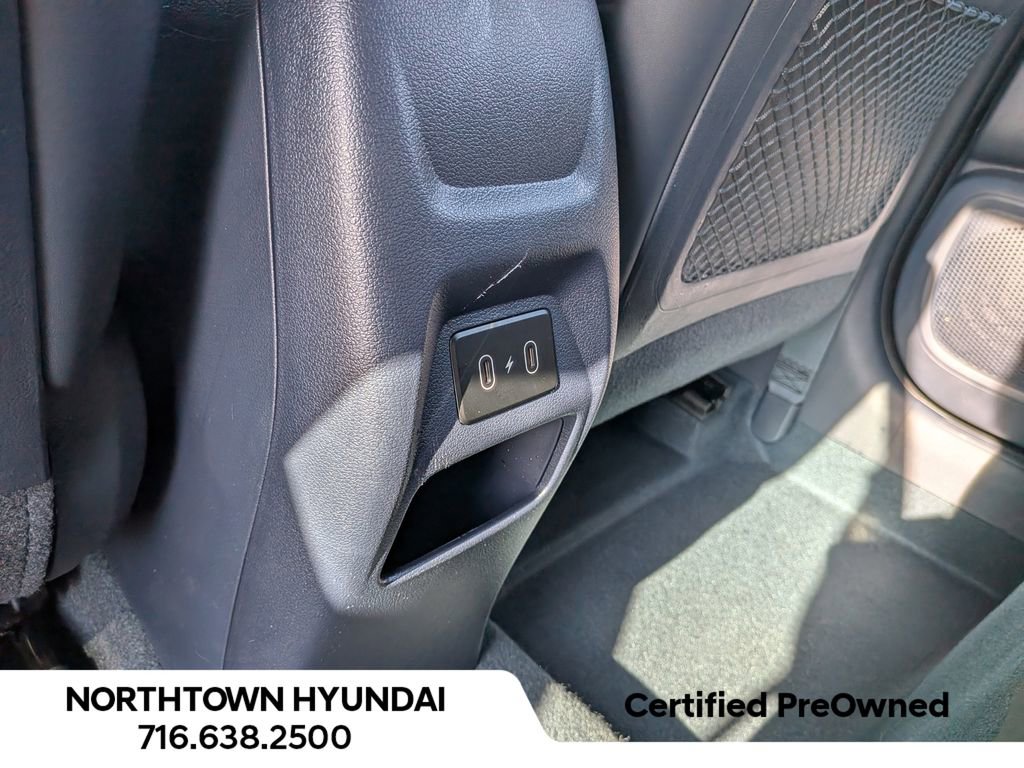 Used 2025 Hyundai Venue Limited FWD image 31