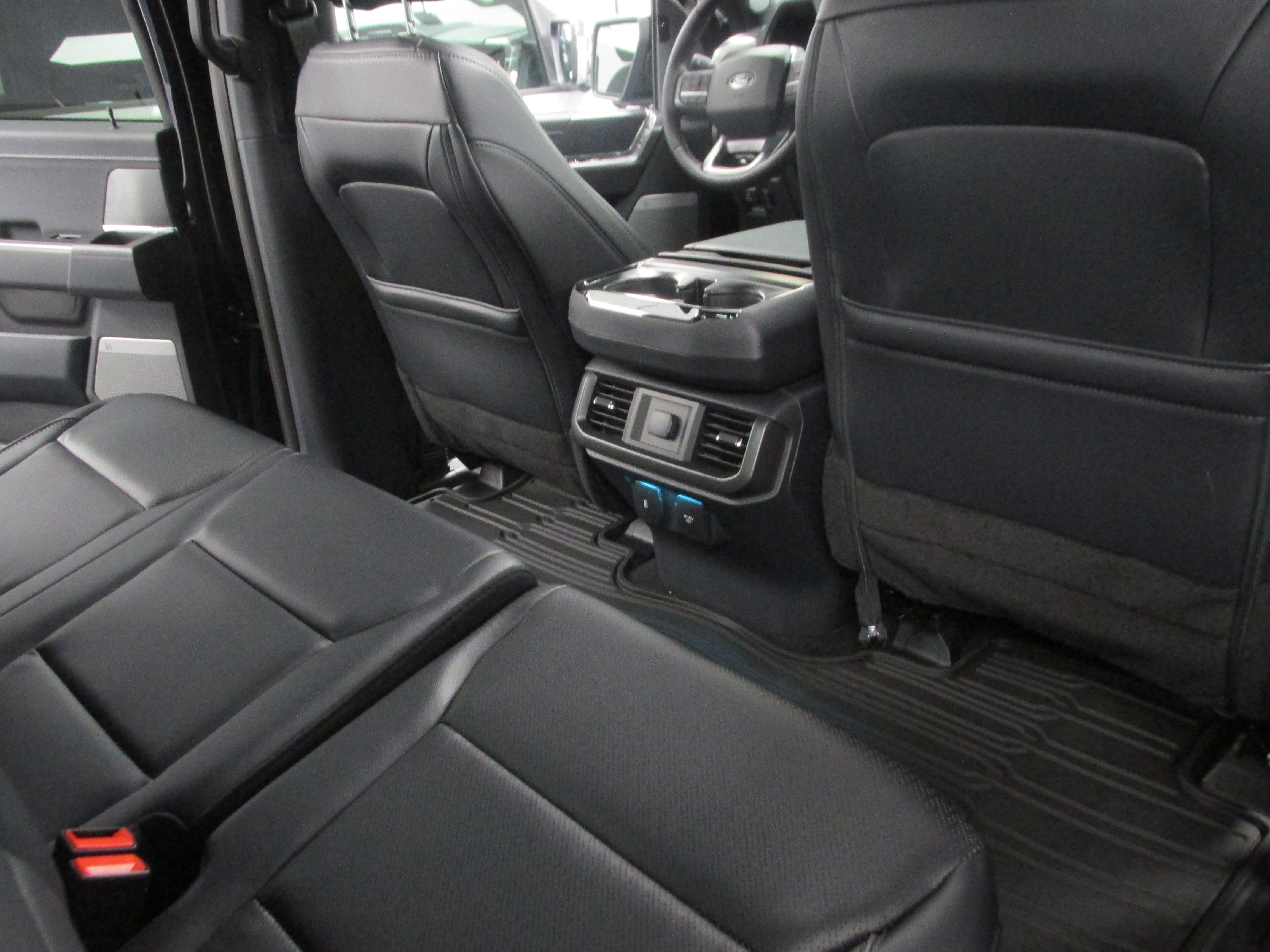New 2025 Ford F150 Lariat w/ Equipment Group 501A Mid image 24