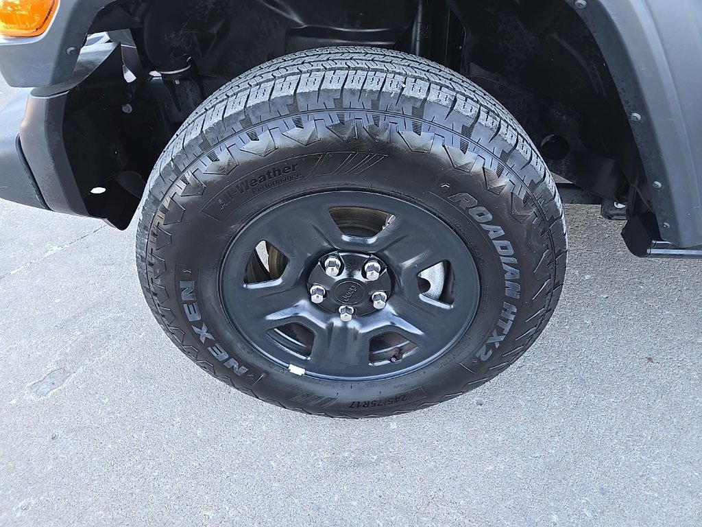 Used 2024 Jeep Wrangler Sport image 30