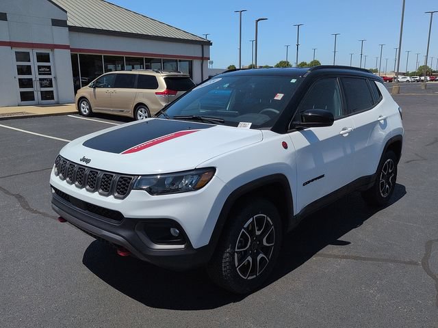 Used 2025 Jeep Compass Trailhawk AWD/4WD image 3