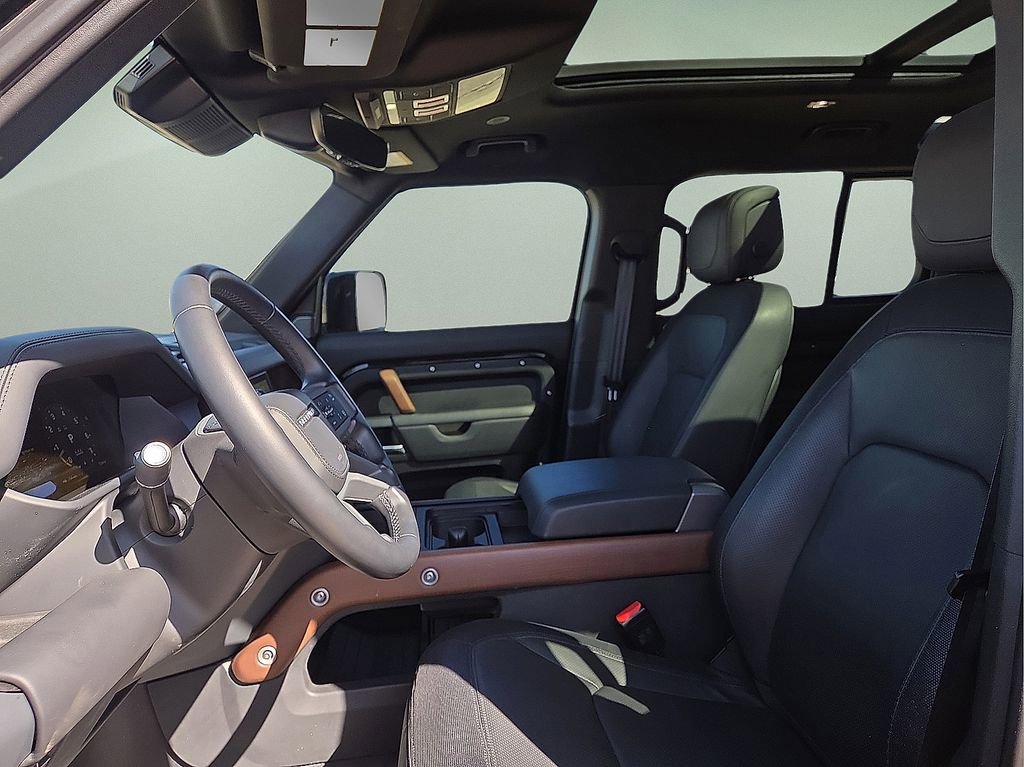 Used 2024 Land Rover Defender 110 X-Dynamic SE image 23