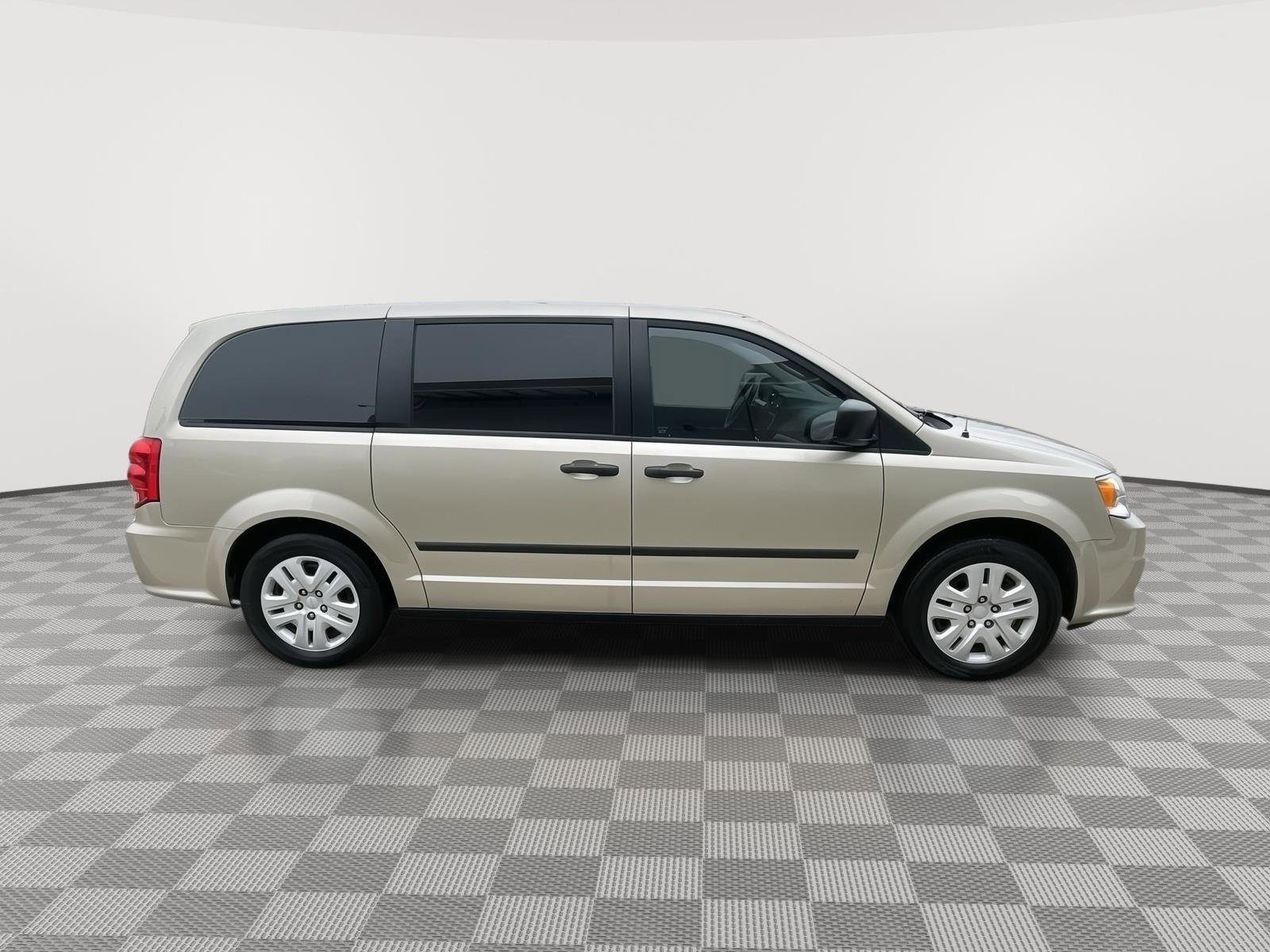 Used 2015 Dodge Grand Caravan American Value Package FWD image 7