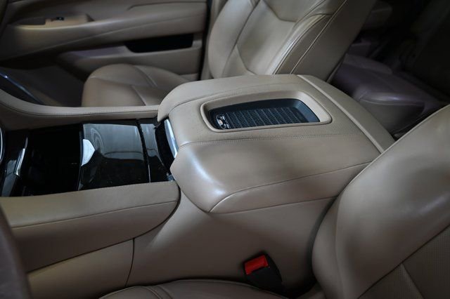 Used 2020 Cadillac Escalade Platinum AWD/4WD image 26