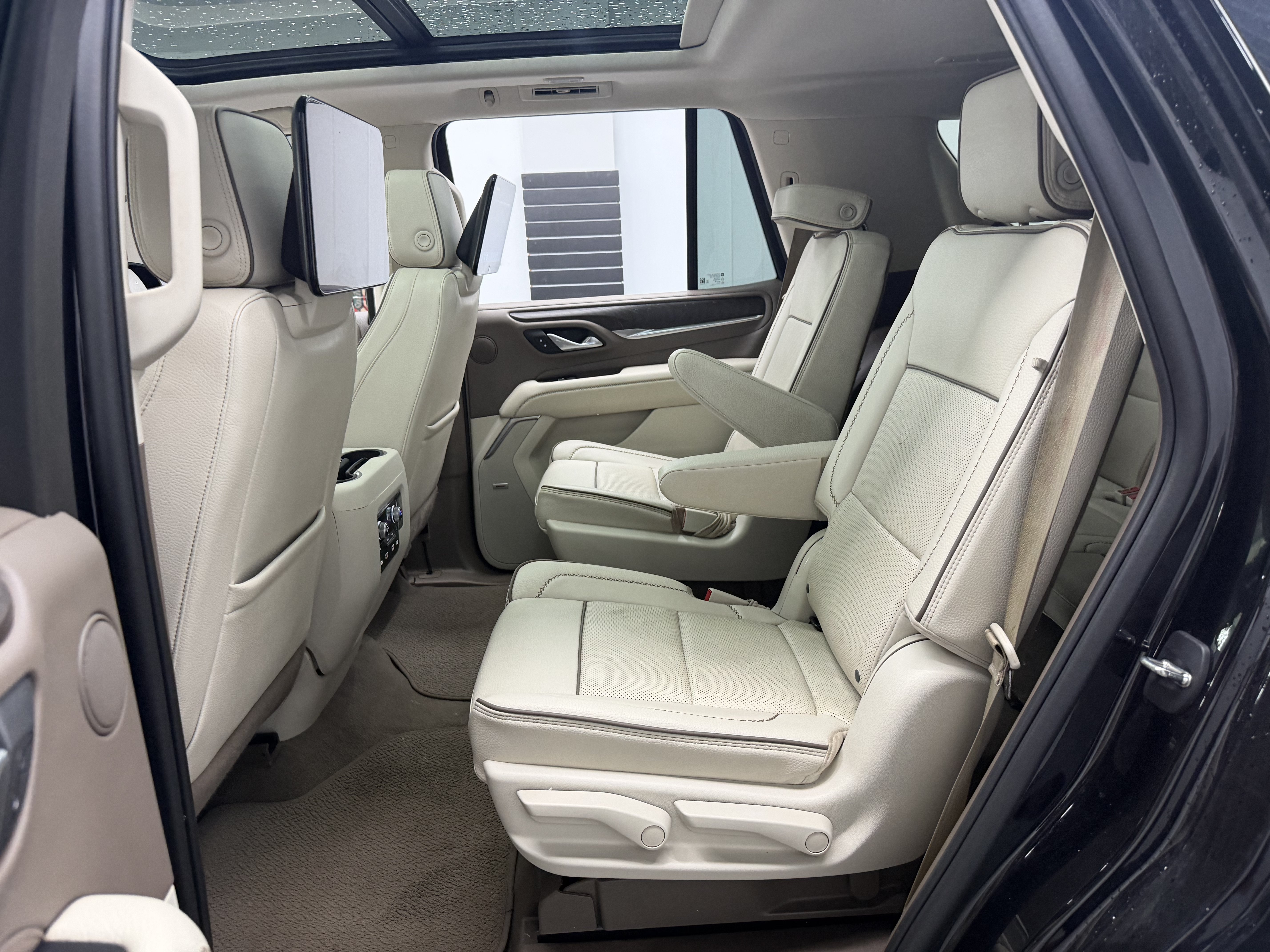Used 2023 GMC Yukon Denali w/ Advanced Technology Package AWD/4WD image 32