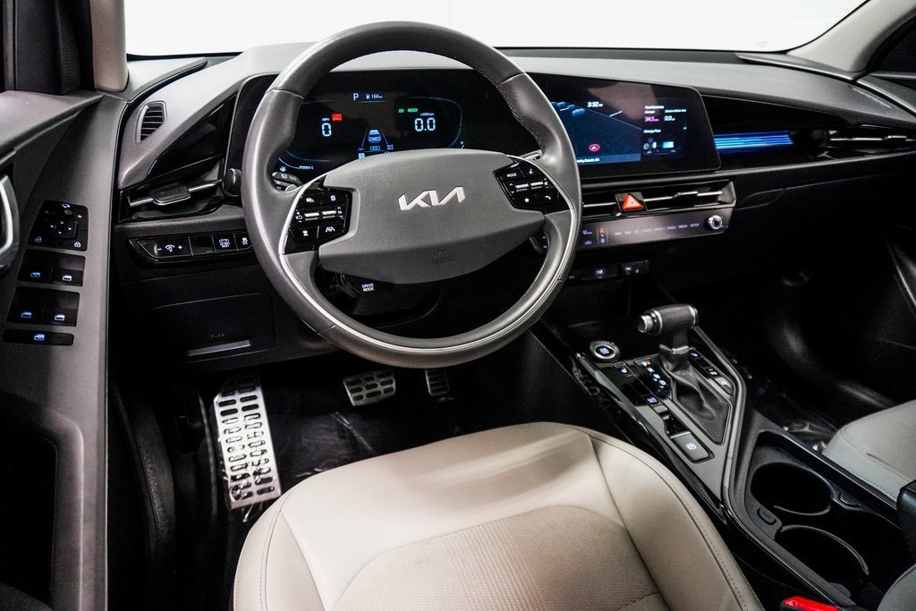 Used 2023 Kia Niro EX Touring image 14