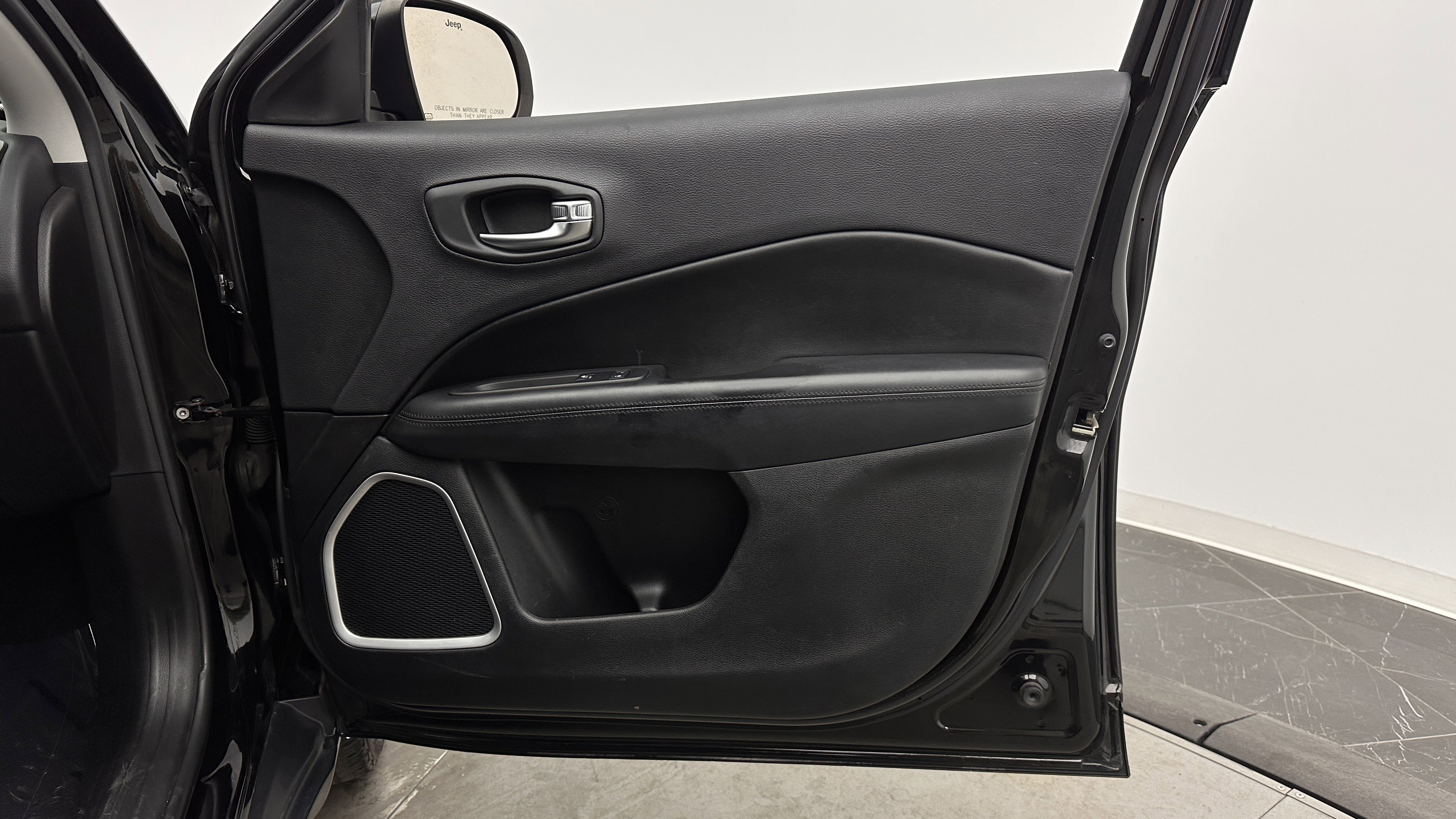 Used 2018 Jeep Compass Altitude image 32