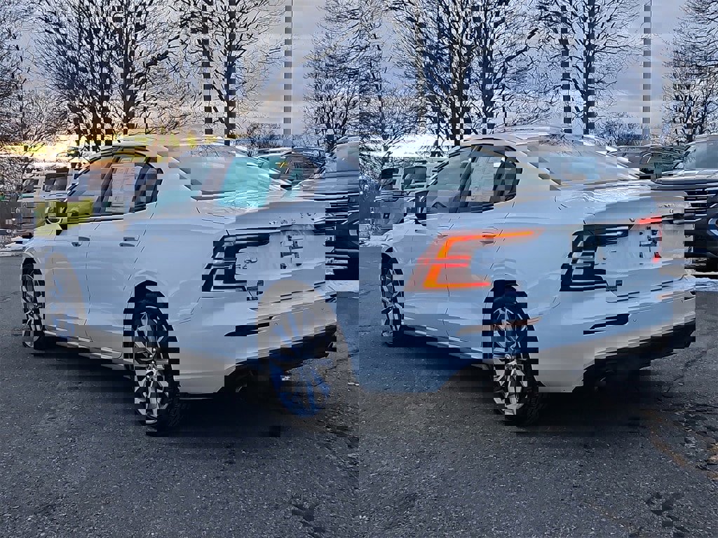 Used 2020 Volvo S60 T6 Momentum w/ Protection Package Premier image 4