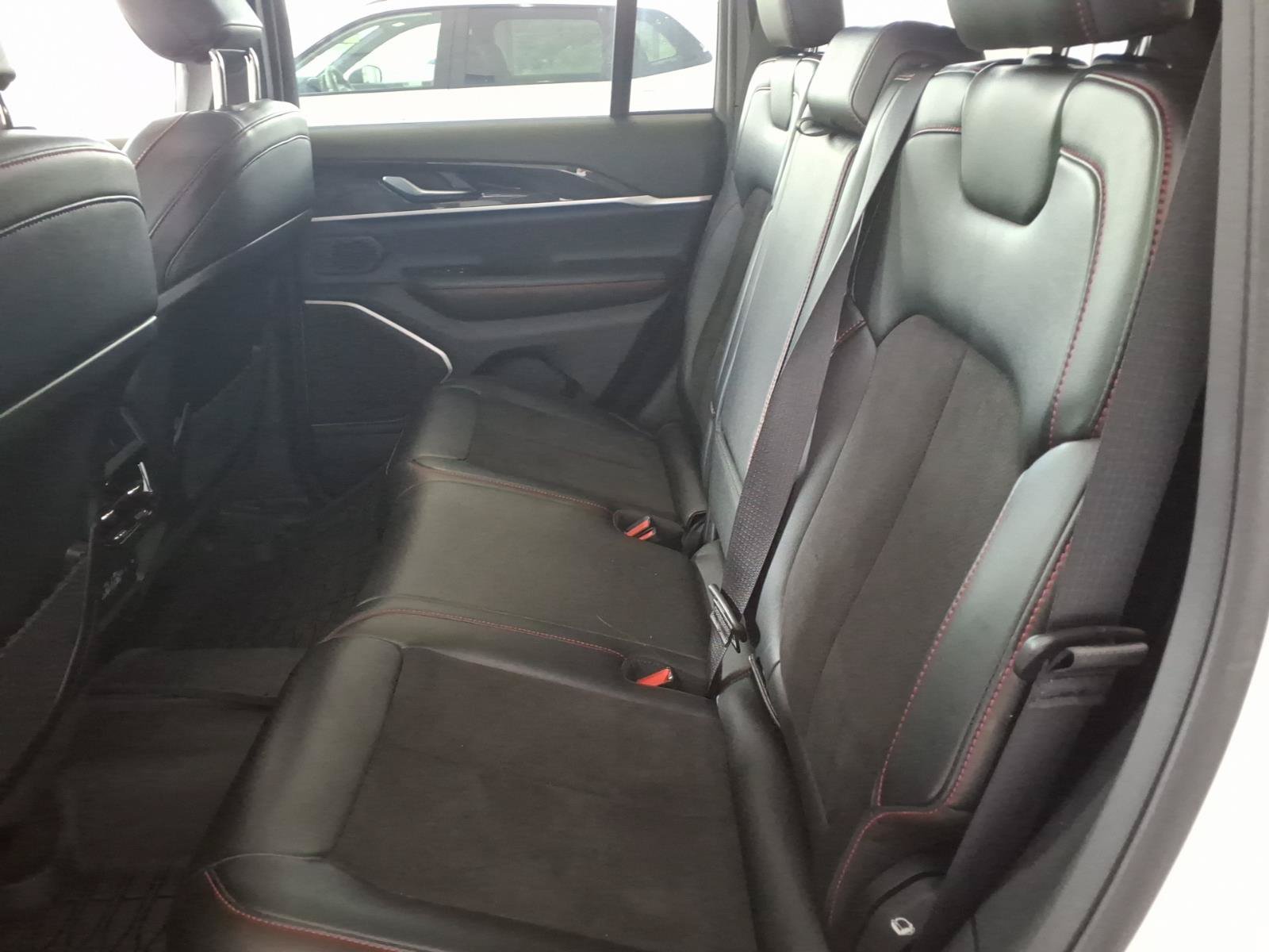 Used 2022 Jeep Grand Cherokee Trailhawk AWD/4WD image 13