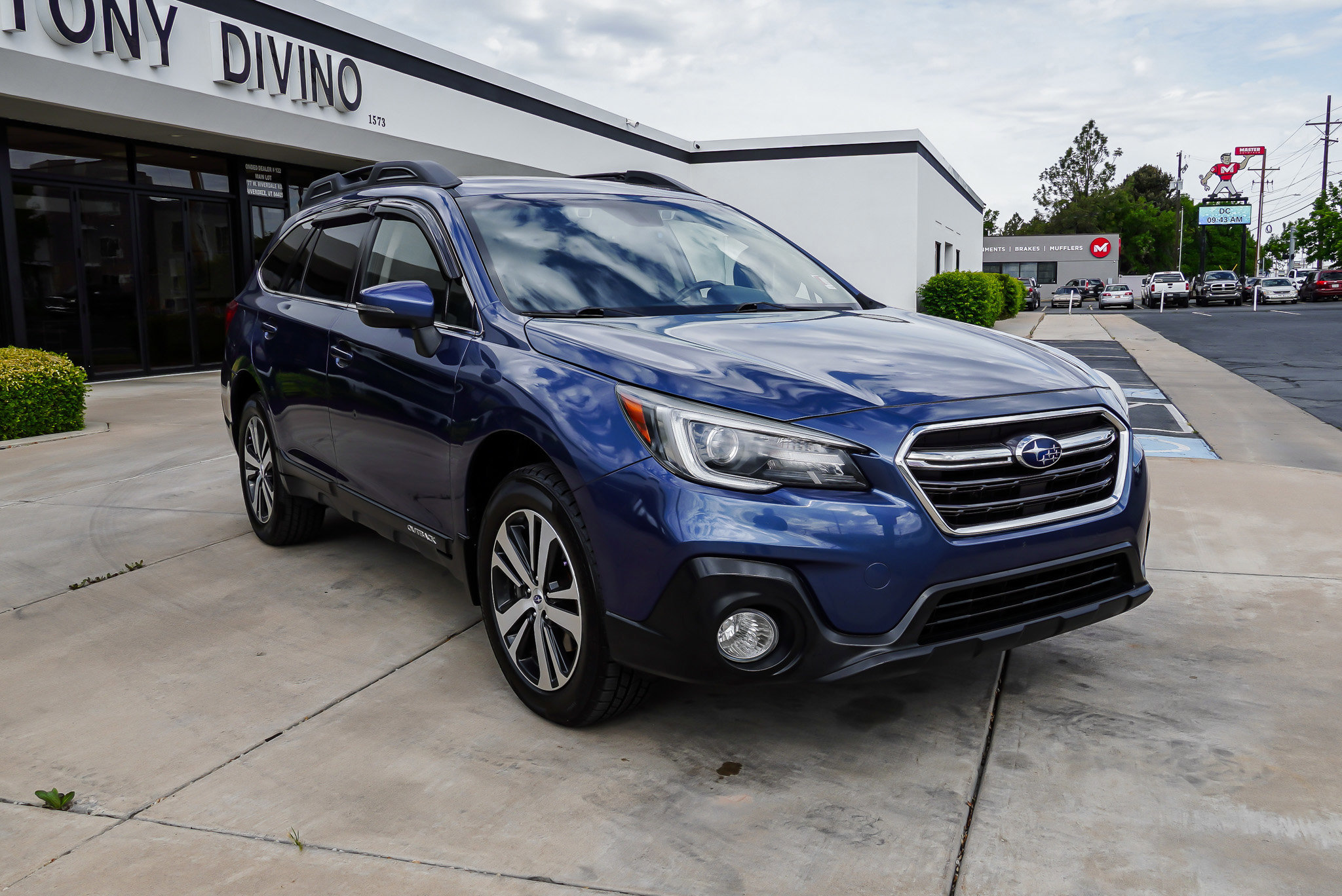 Used 2019 Subaru Outback 2.5i Limited w/ Popular Package #2 AWD/4WD image 2