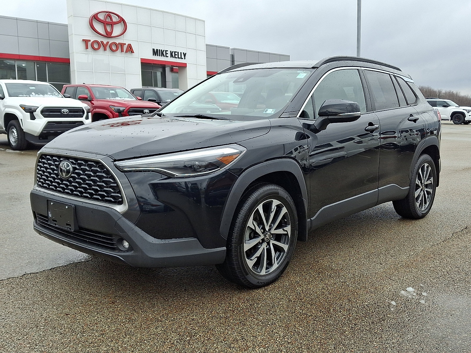 Certified 2022 Toyota Corolla Cross XLE w/ Convenience Package image 3