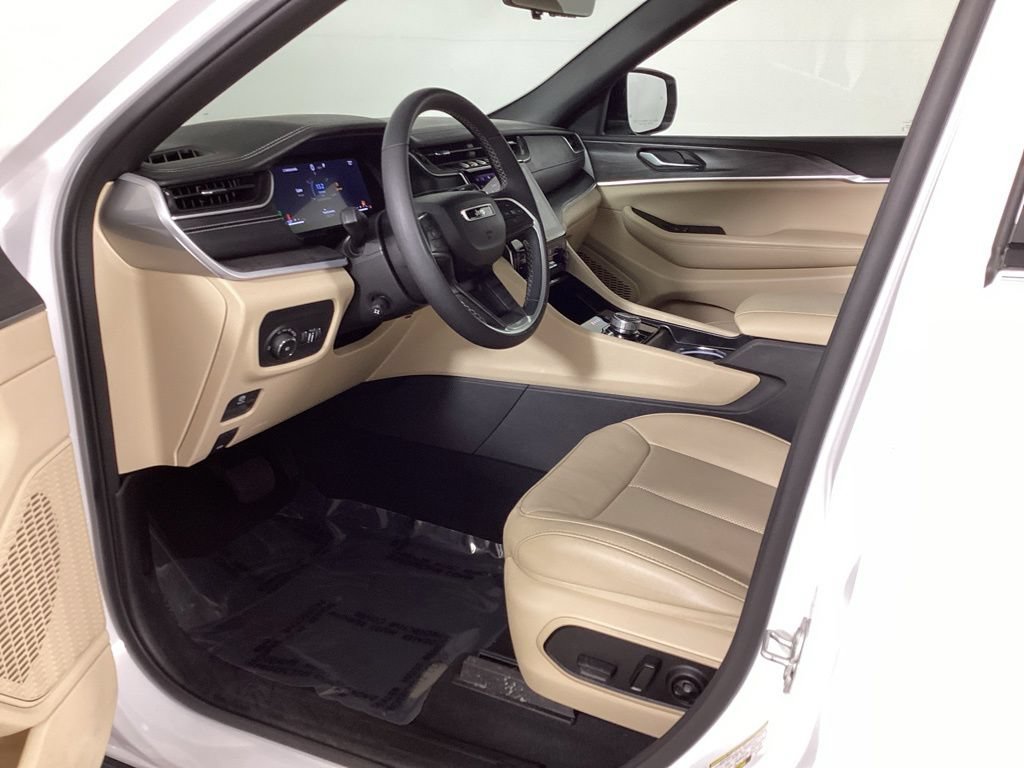 Used 2024 Jeep Grand Cherokee Limited w/ Luxury Tech Group II AWD/4WD image 31