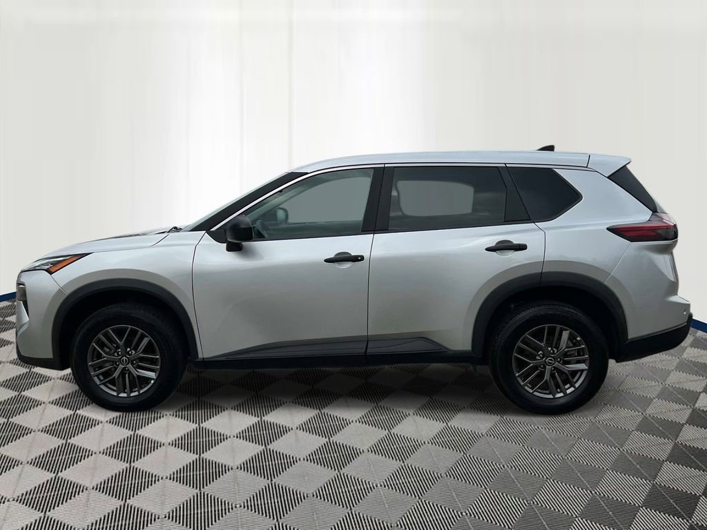 Used 2024 Nissan Rogue S image 2