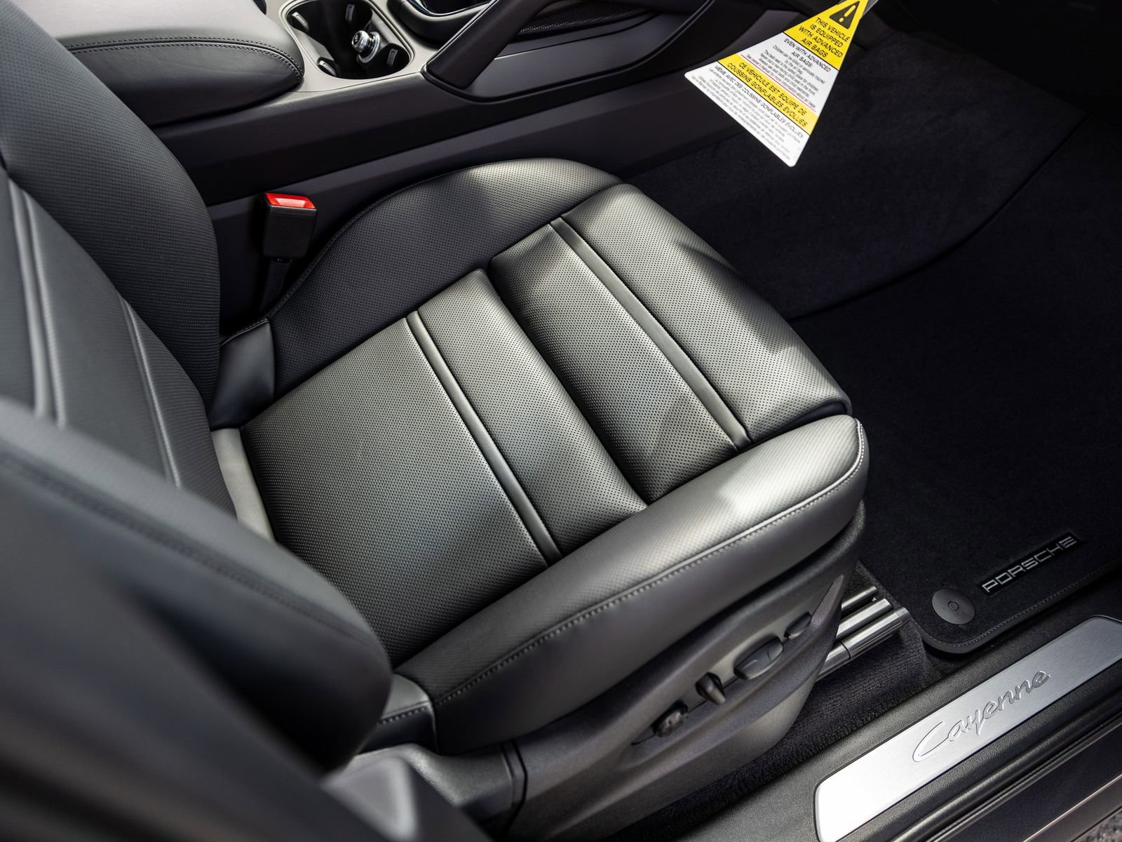 Certified 2025 Porsche Cayenne Coupe AWD/4WD image 55