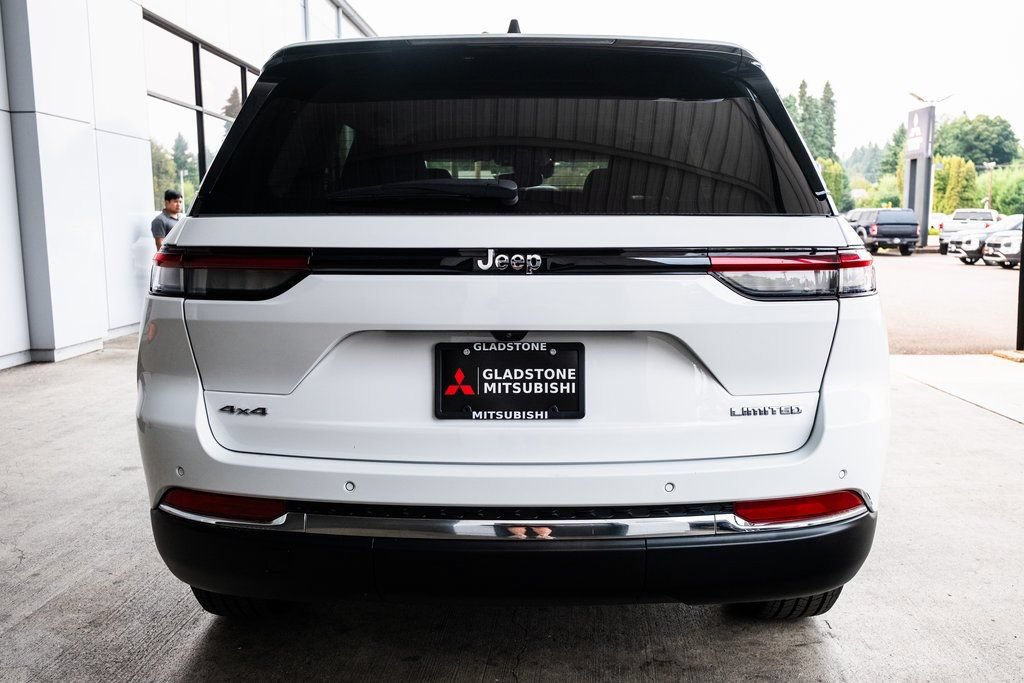 Used 2023 Jeep Grand Cherokee Limited AWD/4WD image 5