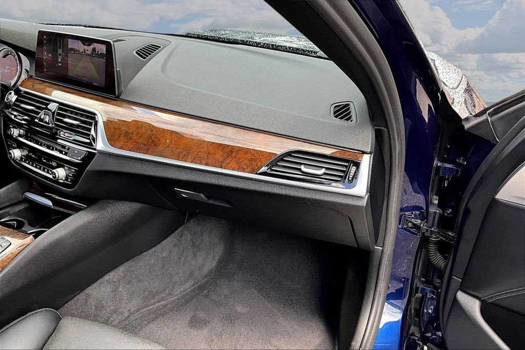 Used 2019 BMW 530e xDrive w/ Luxury Seating Package AWD/4WD image 26