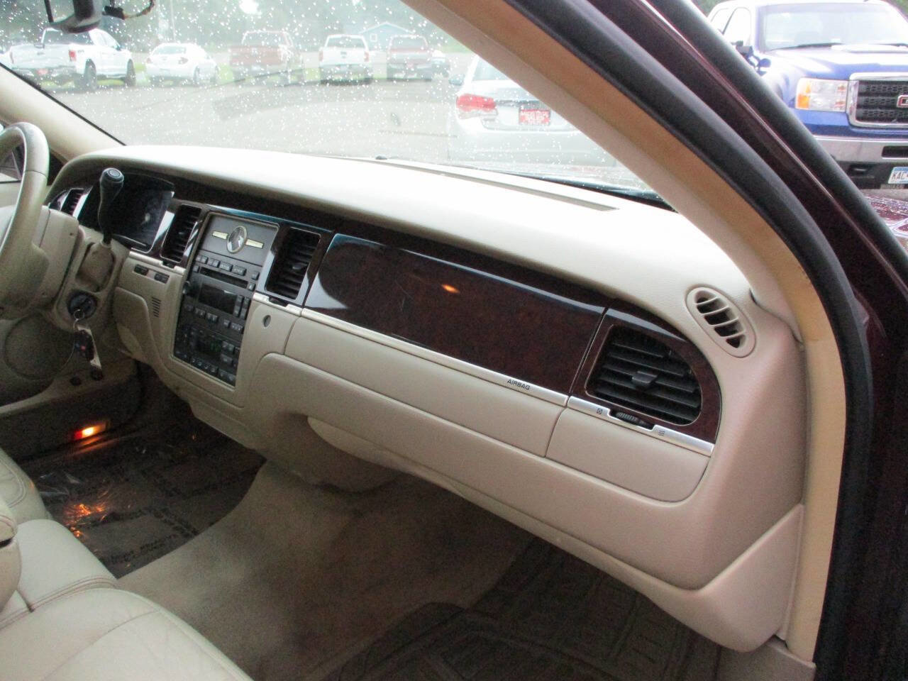 Used 2006 Lincoln Town Car Signature image 27