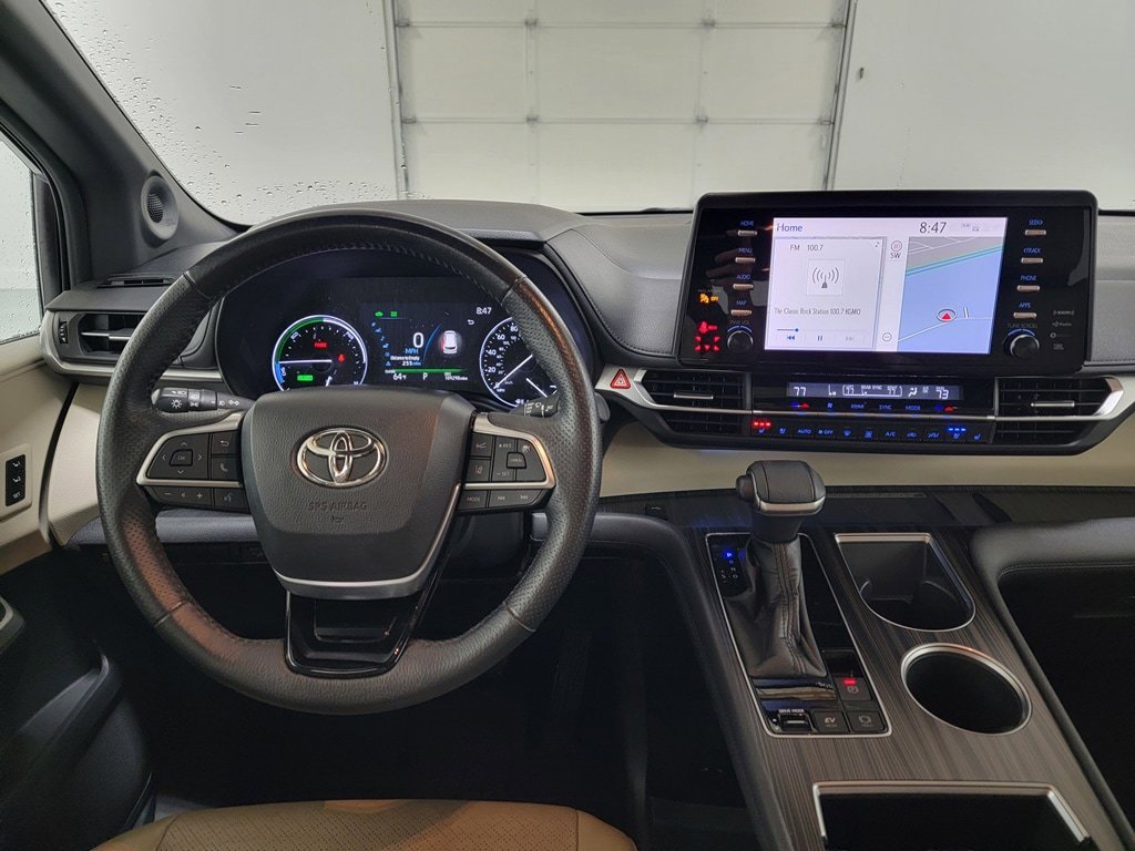 Used 2021 Toyota Sienna Limited FWD image 12