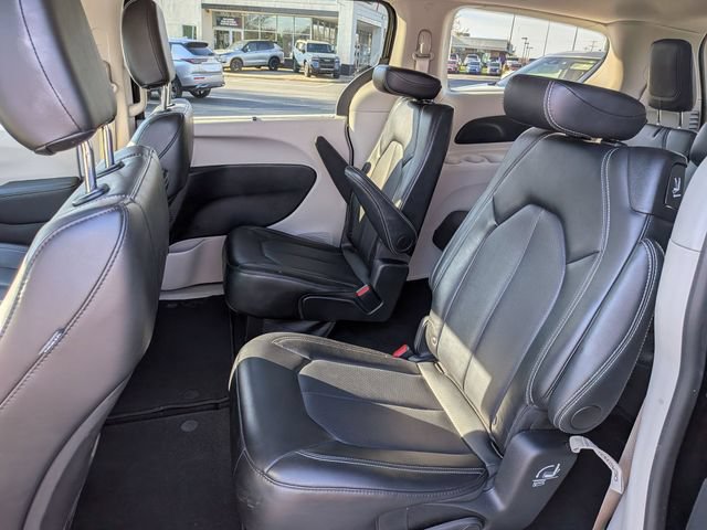 Used 2024 Chrysler Pacifica Touring-L FWD image 25