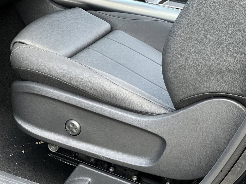 Certified 2025 Mercedes-Benz GLA 250 4MATIC image 12