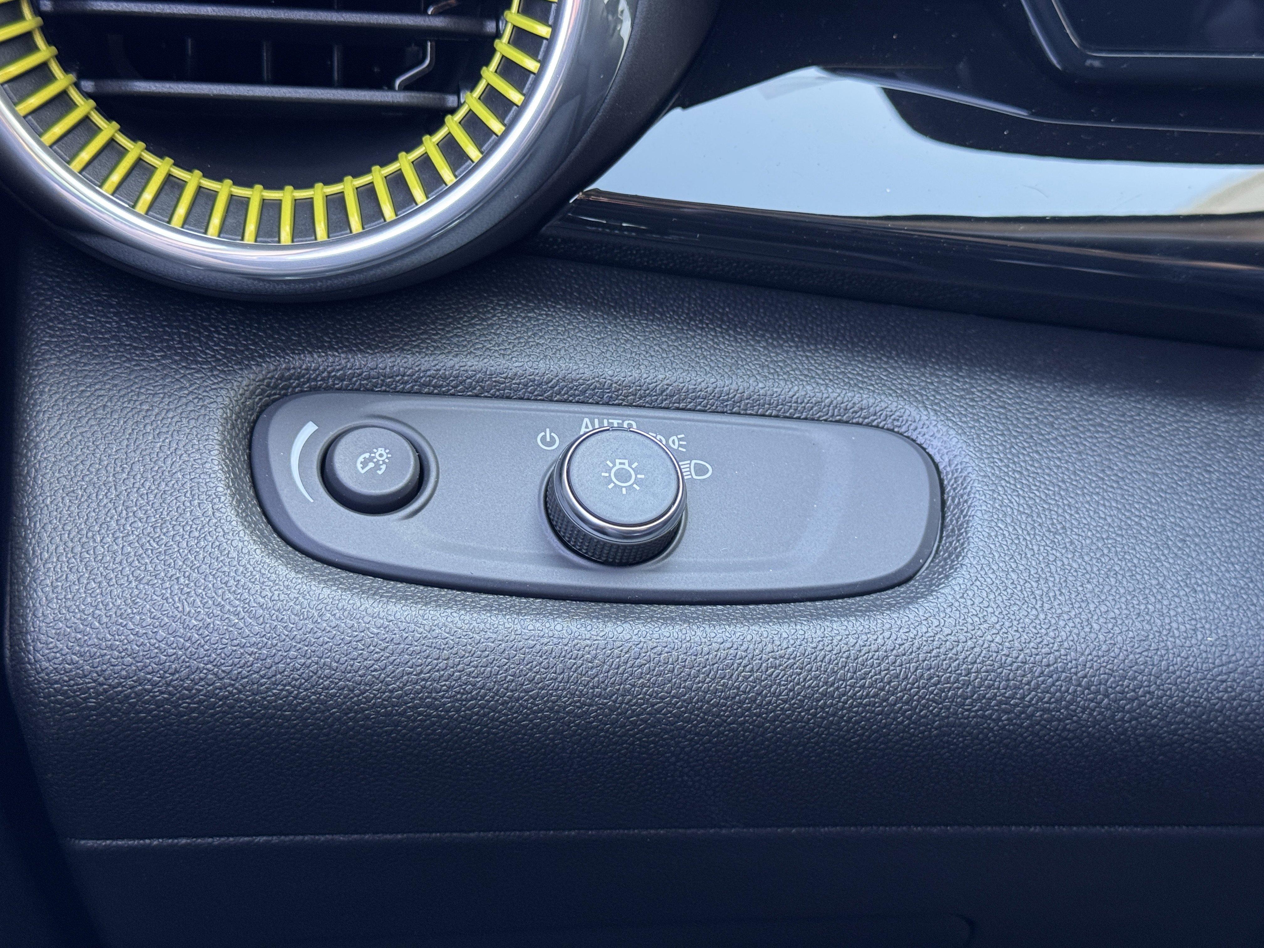 New 2025 Chevrolet Trax ACTIV w/ Driver Confidence Package image 24