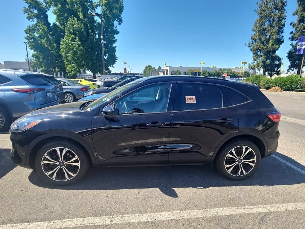 Used 2022 Ford Escape SE w/ SE Sport Appearance Package AWD/4WD image 5