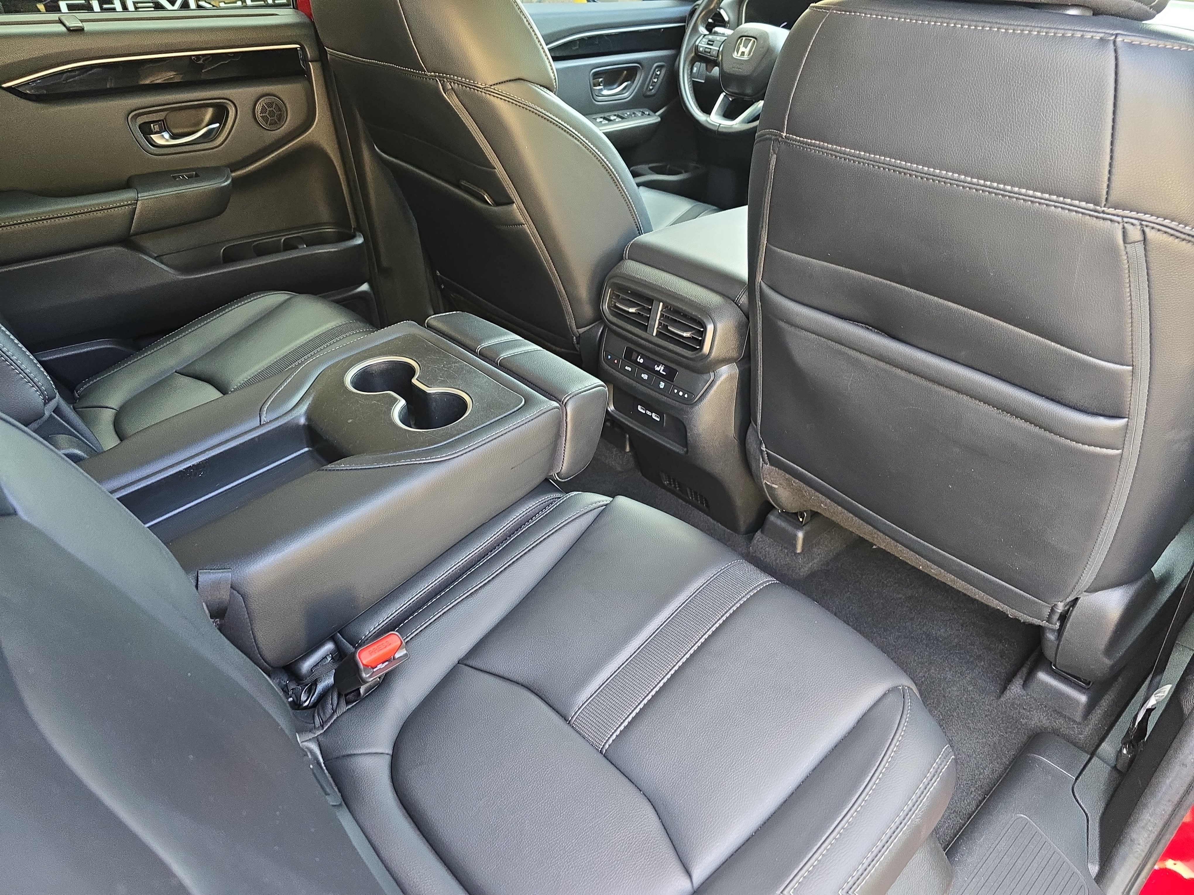Used 2023 Honda Pilot Touring image 11