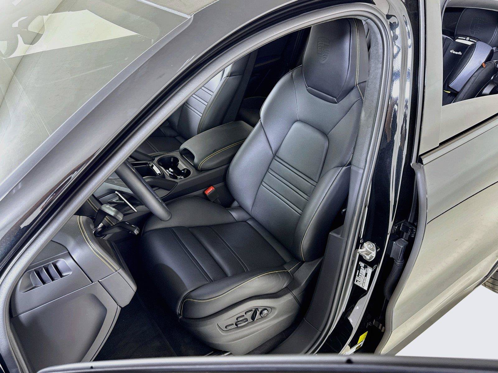 Used 2025 Porsche Cayenne Turbo GT AWD/4WD image 13