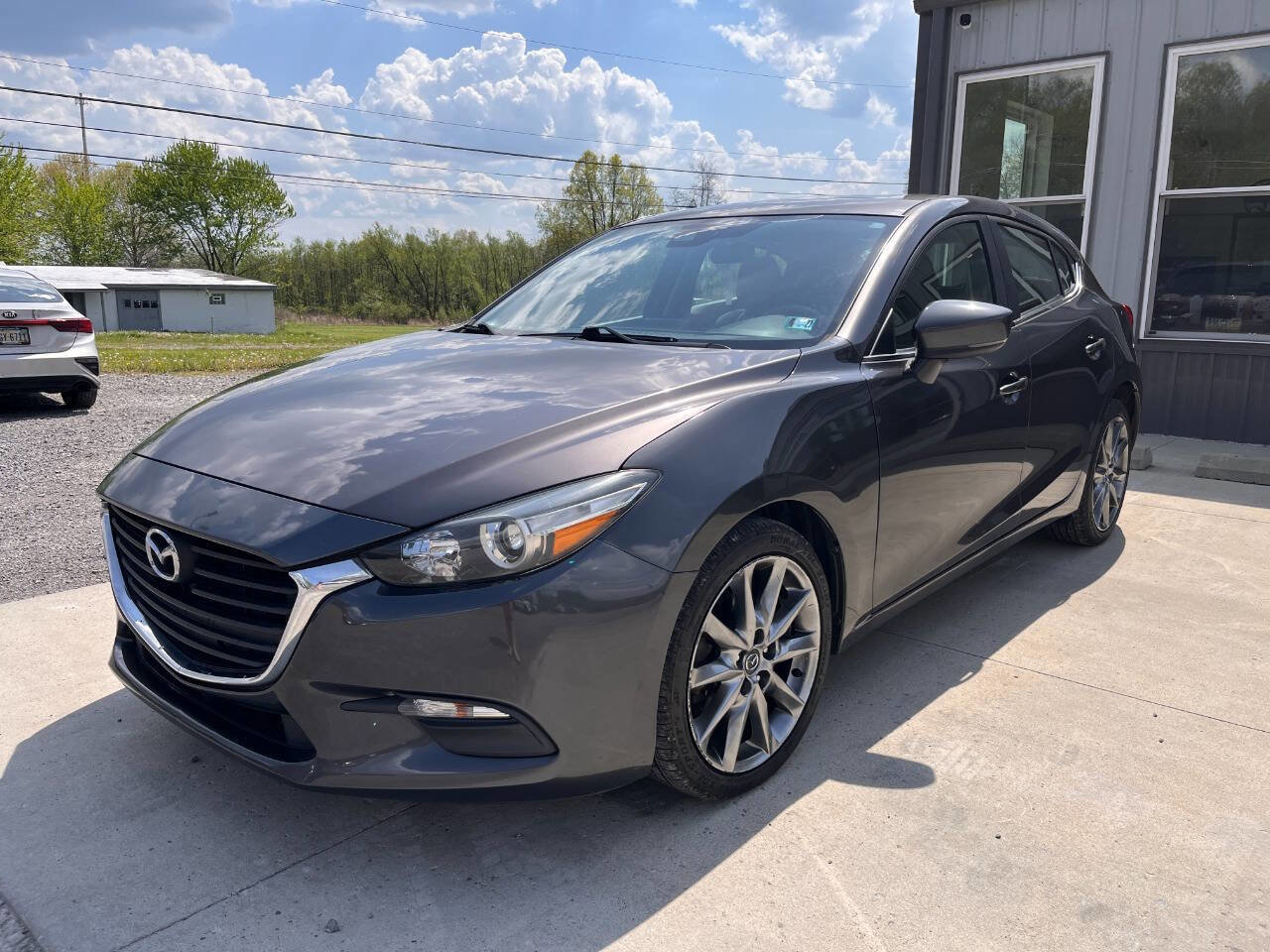 Used 2018 MAZDA MAZDA3 Touring FWD image 3