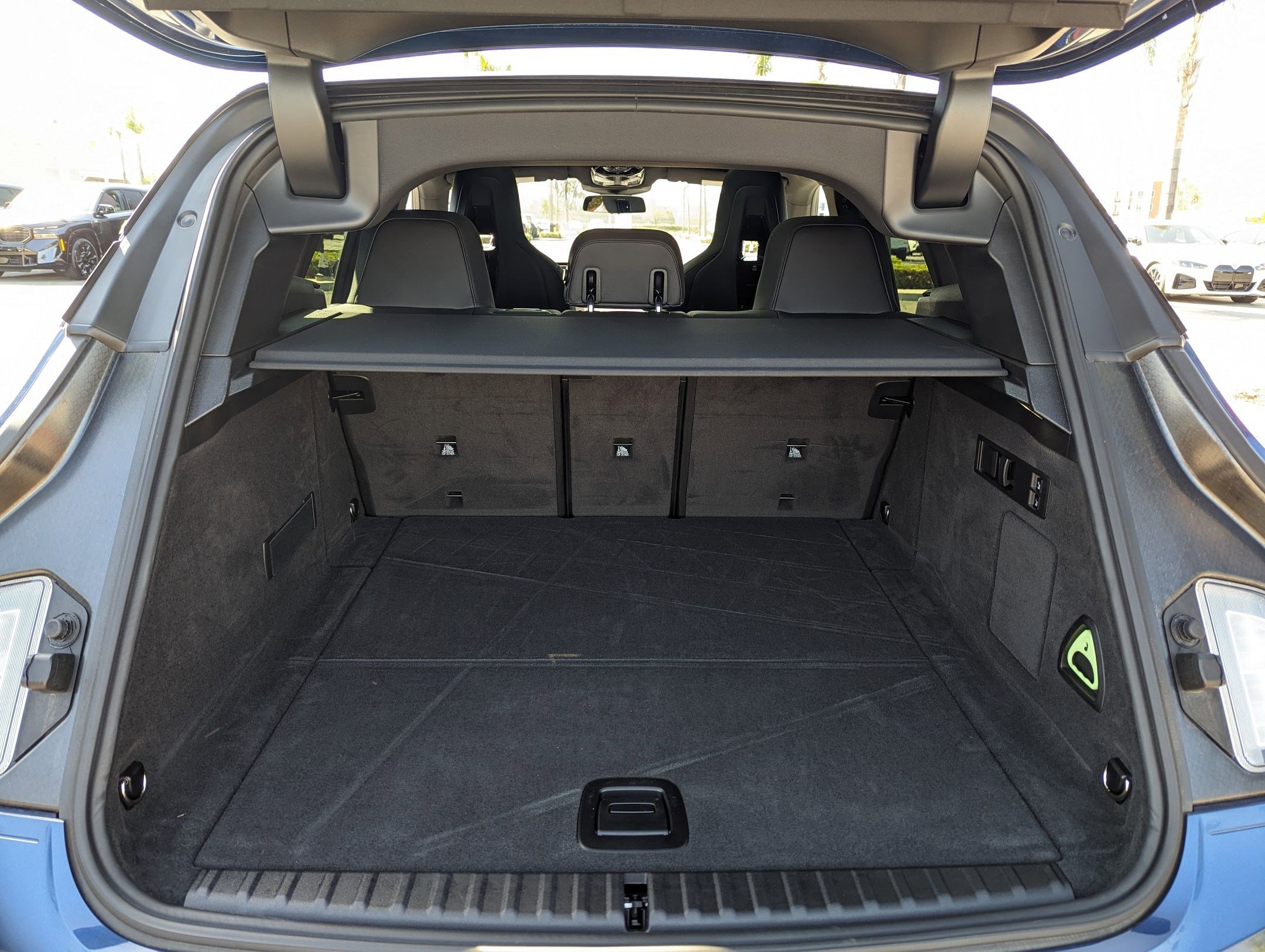 Used 2025 BMW iX xDrive50 w/ Premium Package image 33